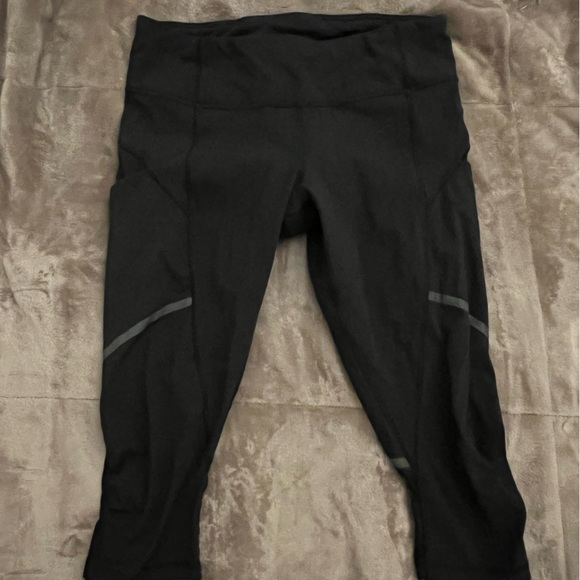 Extra crop lululemon leggings - Picture 2 of 3
